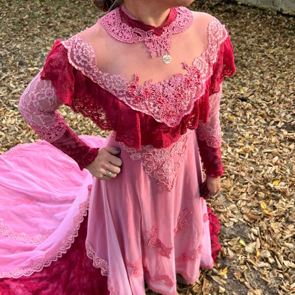 Vintage 70s Alfred Angelo Victorian illusion lace ruffle pink red wedding dress - Picture 2 of 16